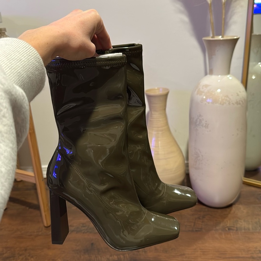 Brand New Aldo Women's Boots Fidella Olive Green Patent
Vegan Leather Heeled